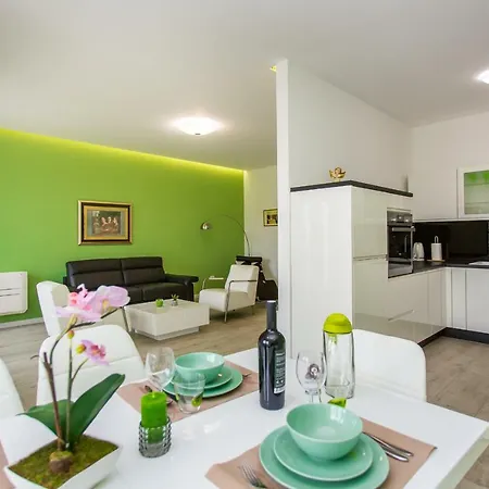 Apartment Apartments Makarska Beach