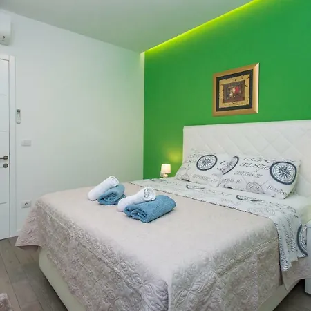 アパート Apartments Makarska Beach *